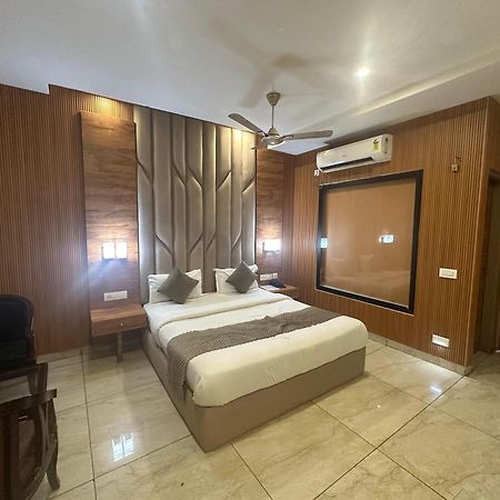 Hotel Destination Zirakpur Bagian luar foto
