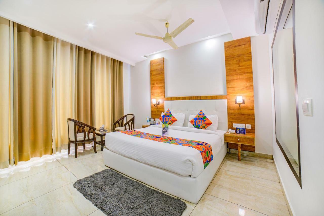 Hotel Destination Zirakpur Bagian luar foto