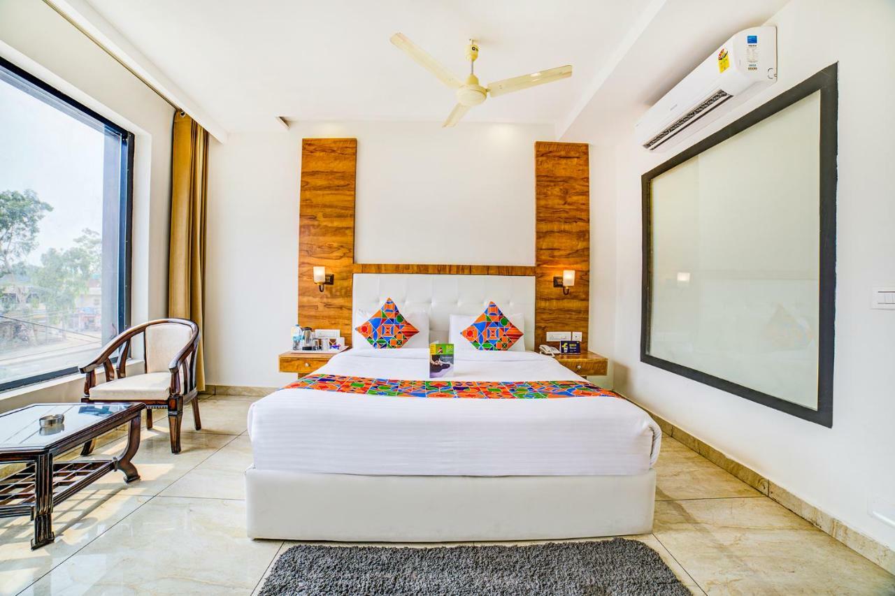 Hotel Destination Zirakpur Bagian luar foto