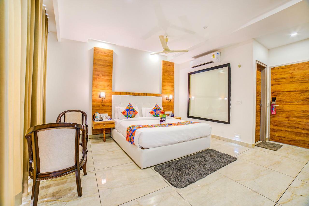 Hotel Destination Zirakpur Bagian luar foto
