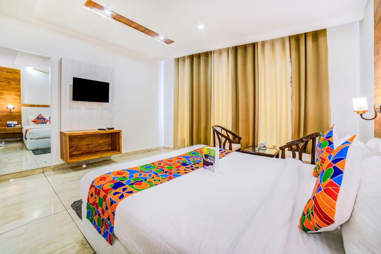 Hotel Destination Zirakpur Bagian luar foto