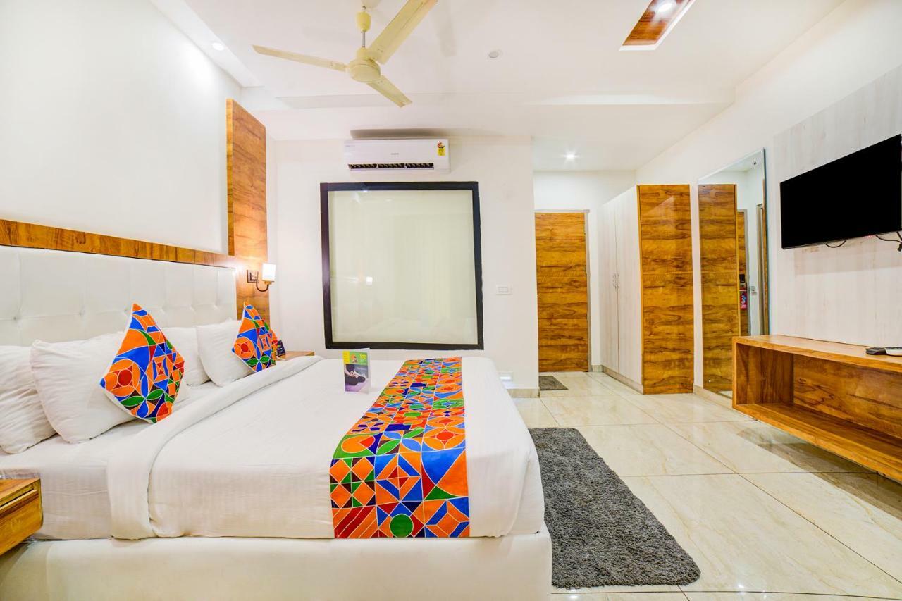 Hotel Destination Zirakpur Bagian luar foto